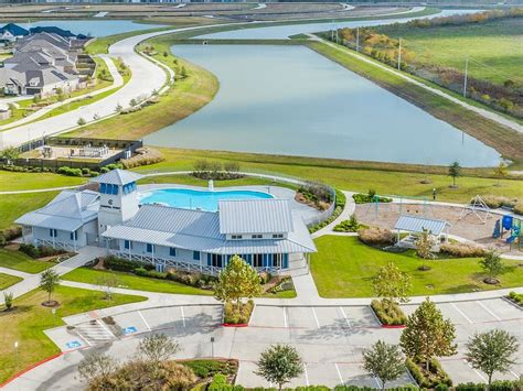 Coastal Point : Pinnacle Collection by Village Builders .